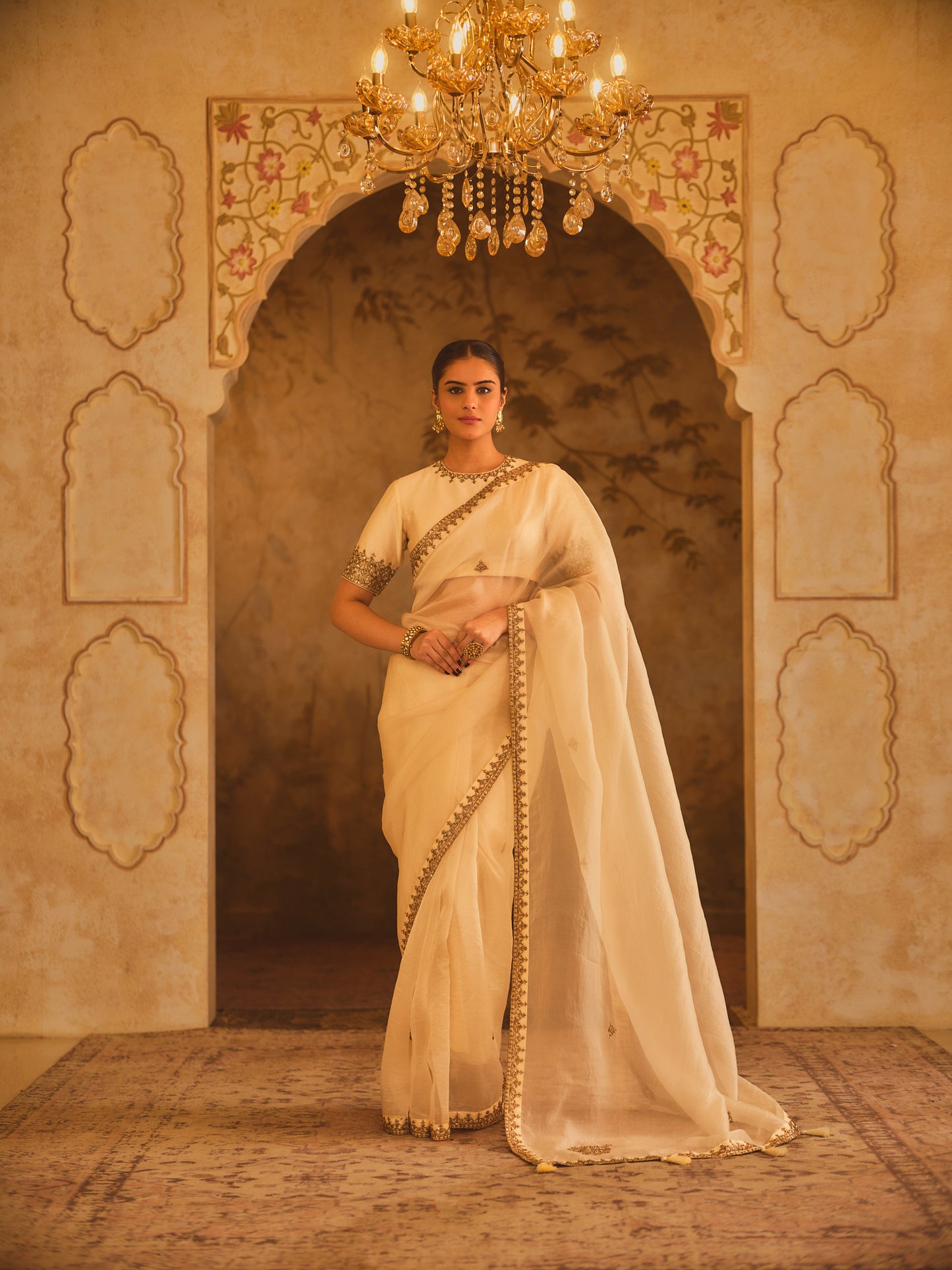 TAJRA OFF-WHITE ORGANZA SAREE WITH ZERO-NECK BLOUSE