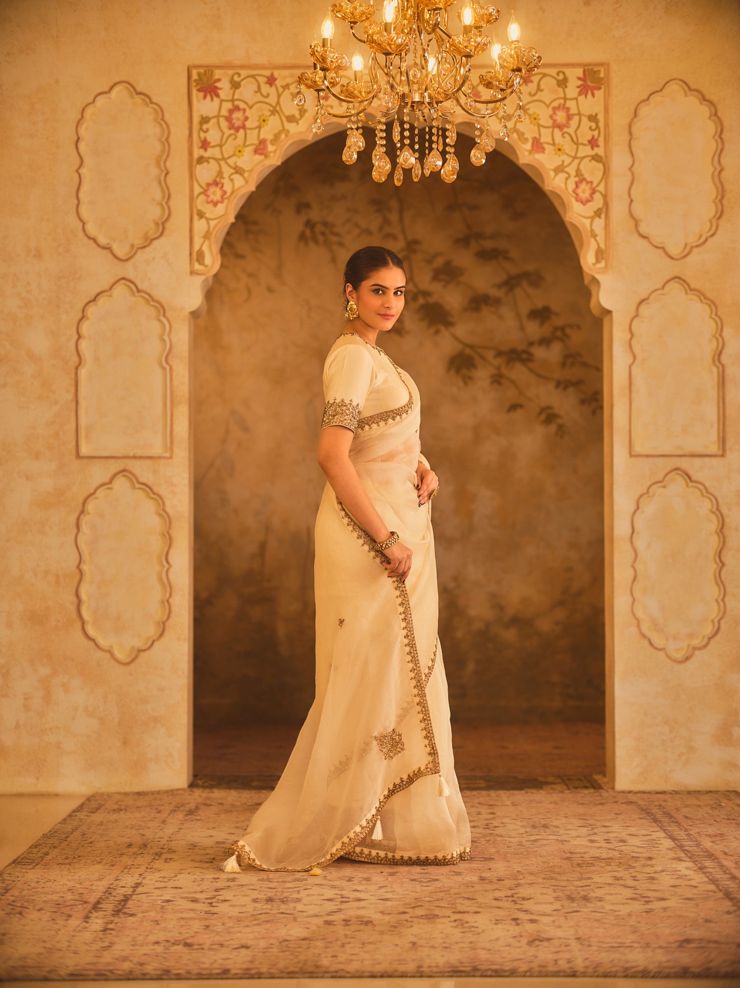 TAJRA OFF-WHITE ORGANZA SAREE WITH ZERO-NECK BLOUSE