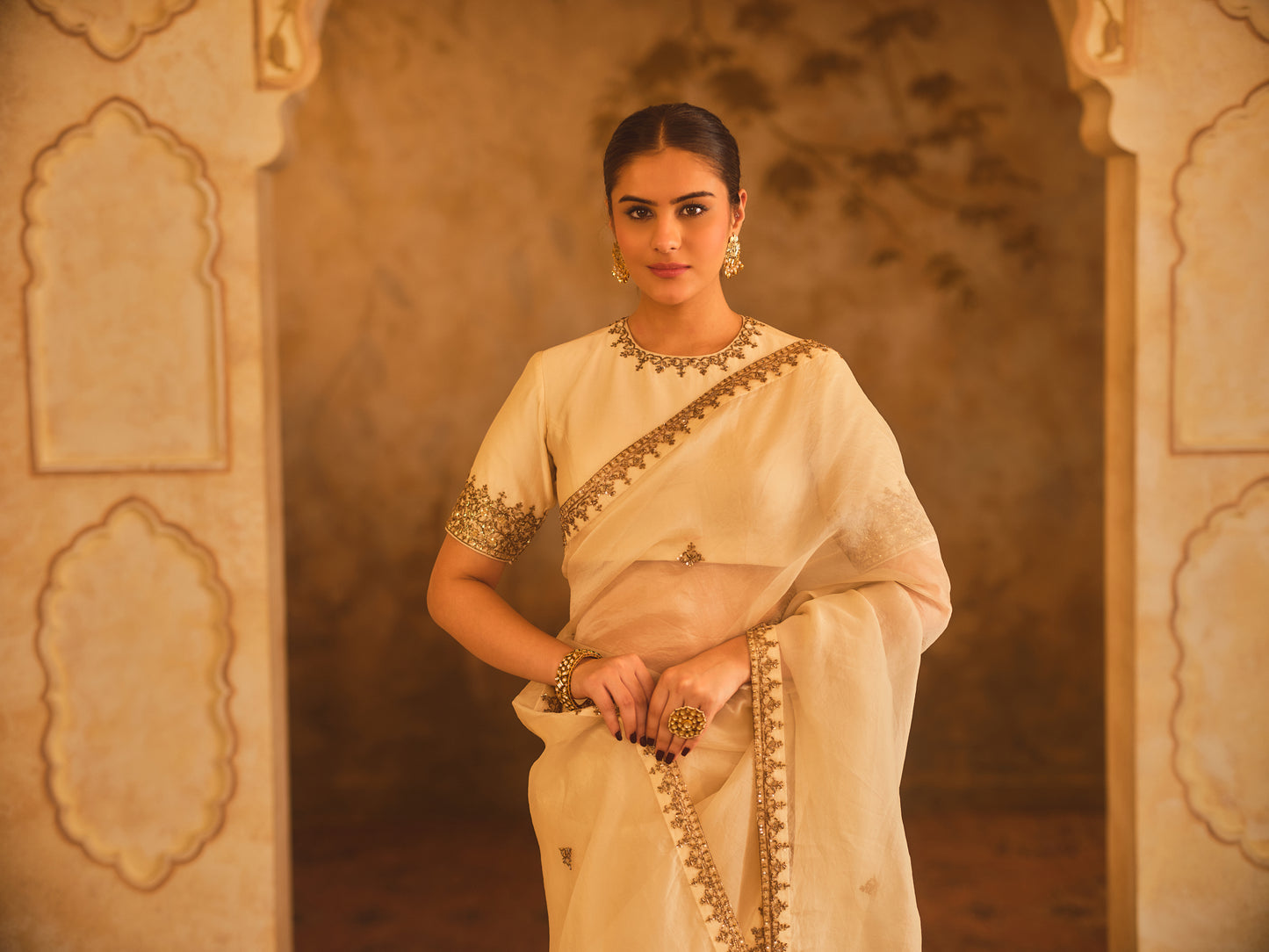 TAJRA OFF-WHITE ORGANZA SAREE WITH ZERO-NECK BLOUSE