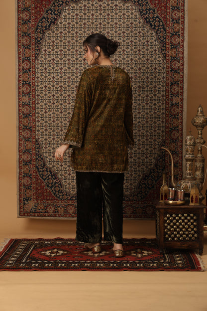Zar-e-Makhmal Green Co-ord Set