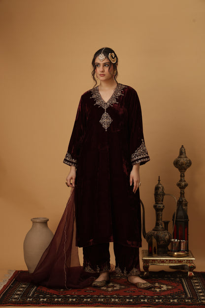 Zar-e-Makhmal Maroon V-Neck Kurta Set