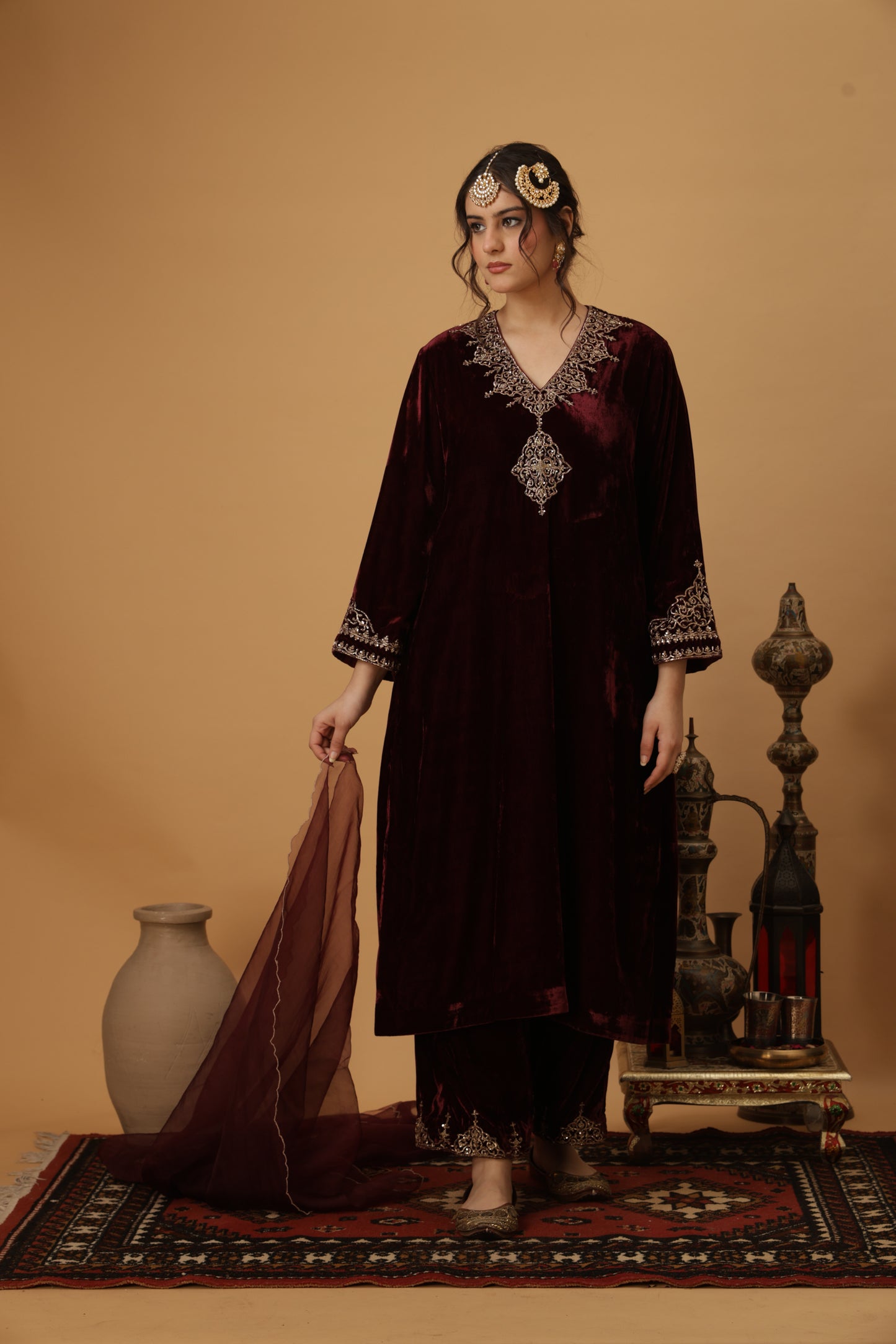 Zar-e-Makhmal Maroon V-Neck Kurta Set