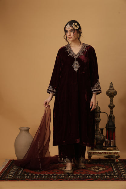Zar-e-Makhmal Maroon V-Neck Kurta Set