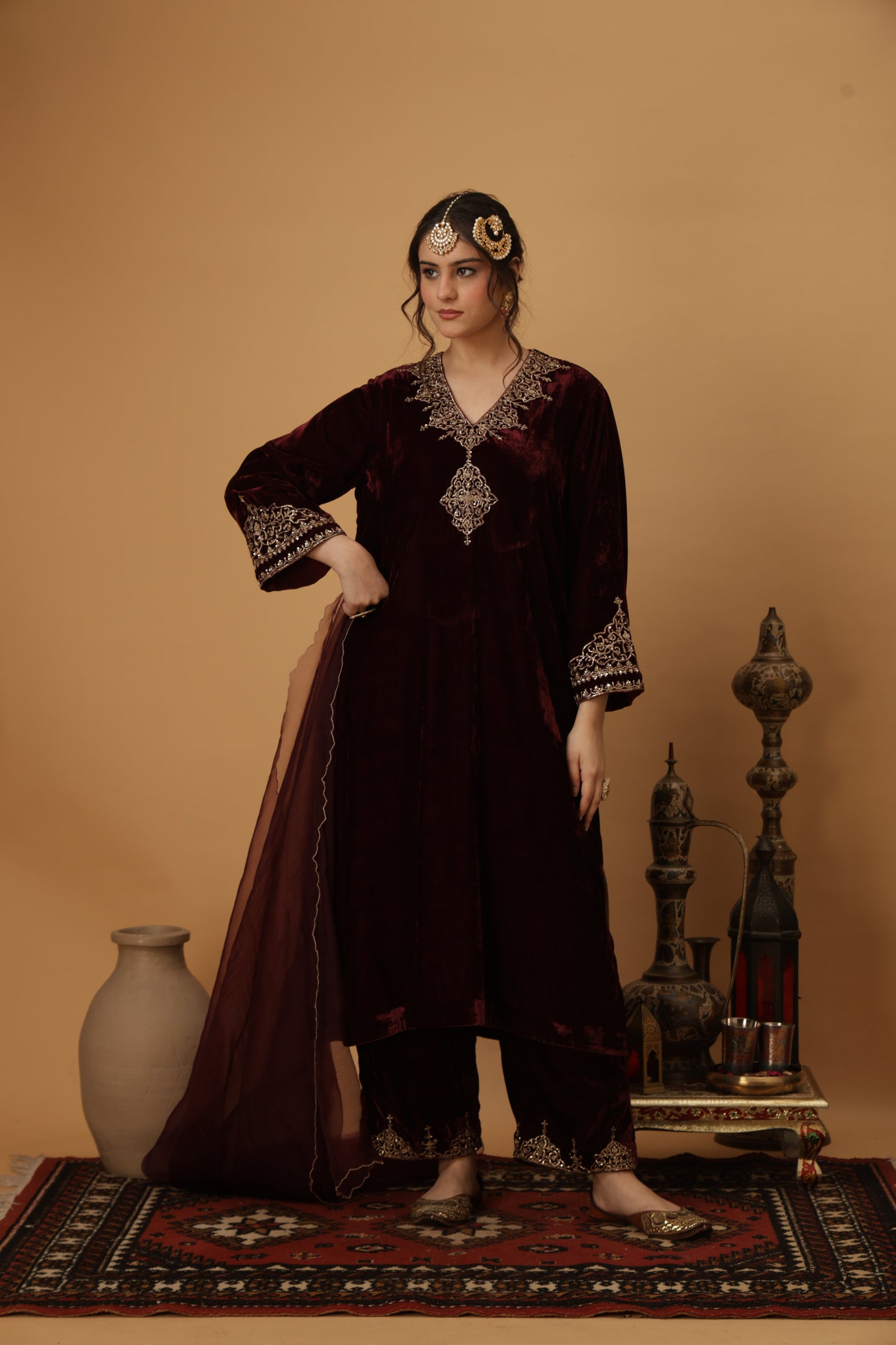 Zar-e-Makhmal Maroon V-Neck Kurta Set