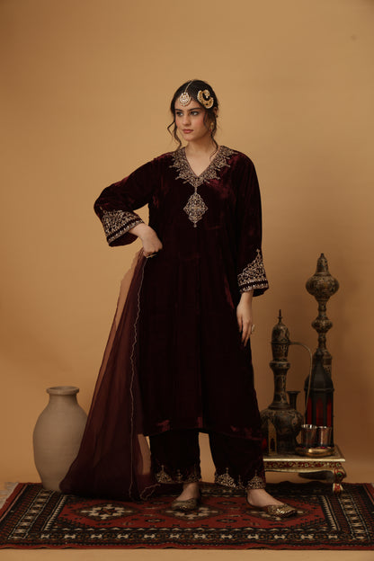 Zar-e-Makhmal Maroon V-Neck Kurta Set