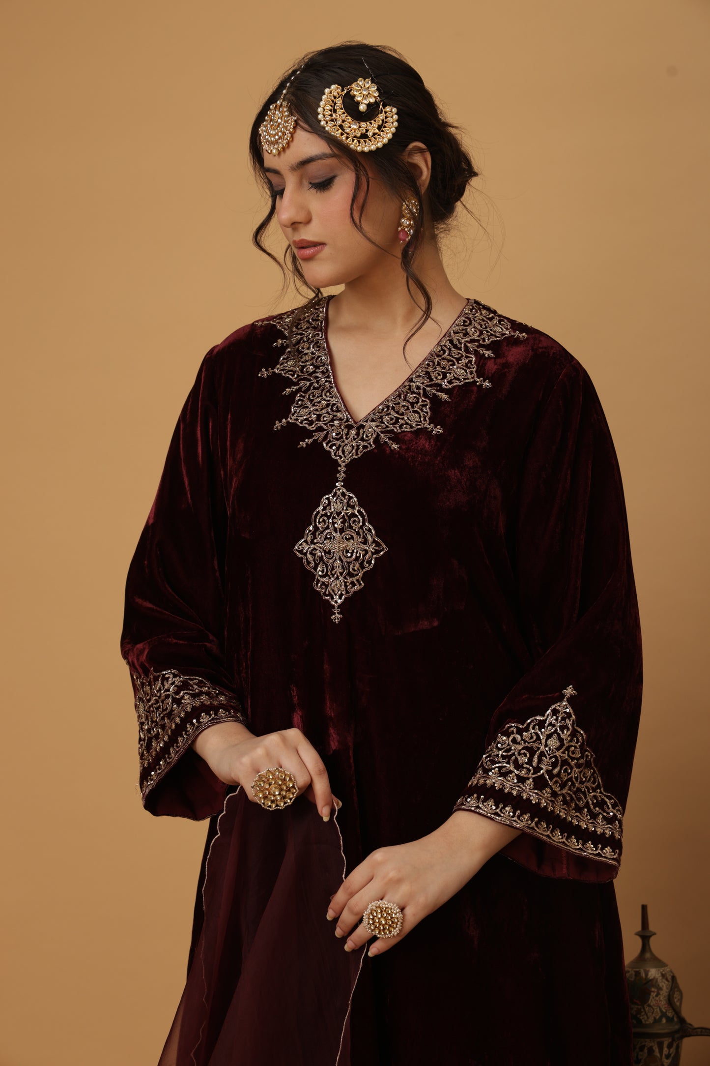 Zar-e-Makhmal Maroon V-Neck Kurta Set