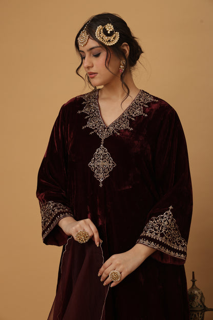 Zar-e-Makhmal Maroon V-Neck Kurta Set