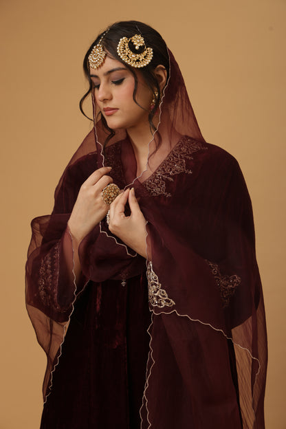 Zar-e-Makhmal Maroon V-Neck Kurta Set