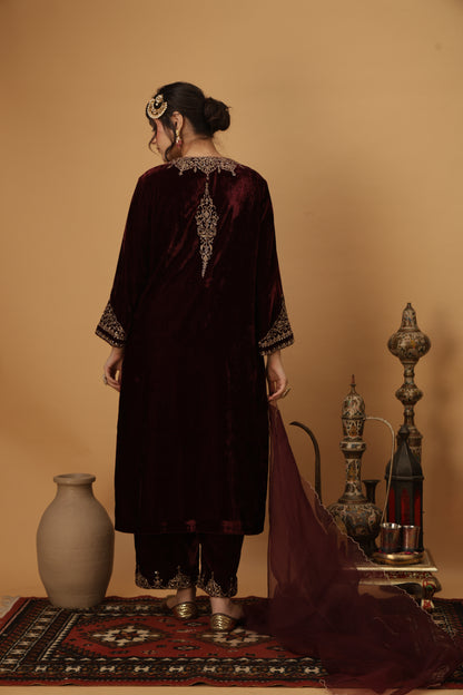 Zar-e-Makhmal Maroon V-Neck Kurta Set