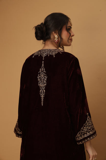 Zar-e-Makhmal Maroon V-Neck Kurta Set
