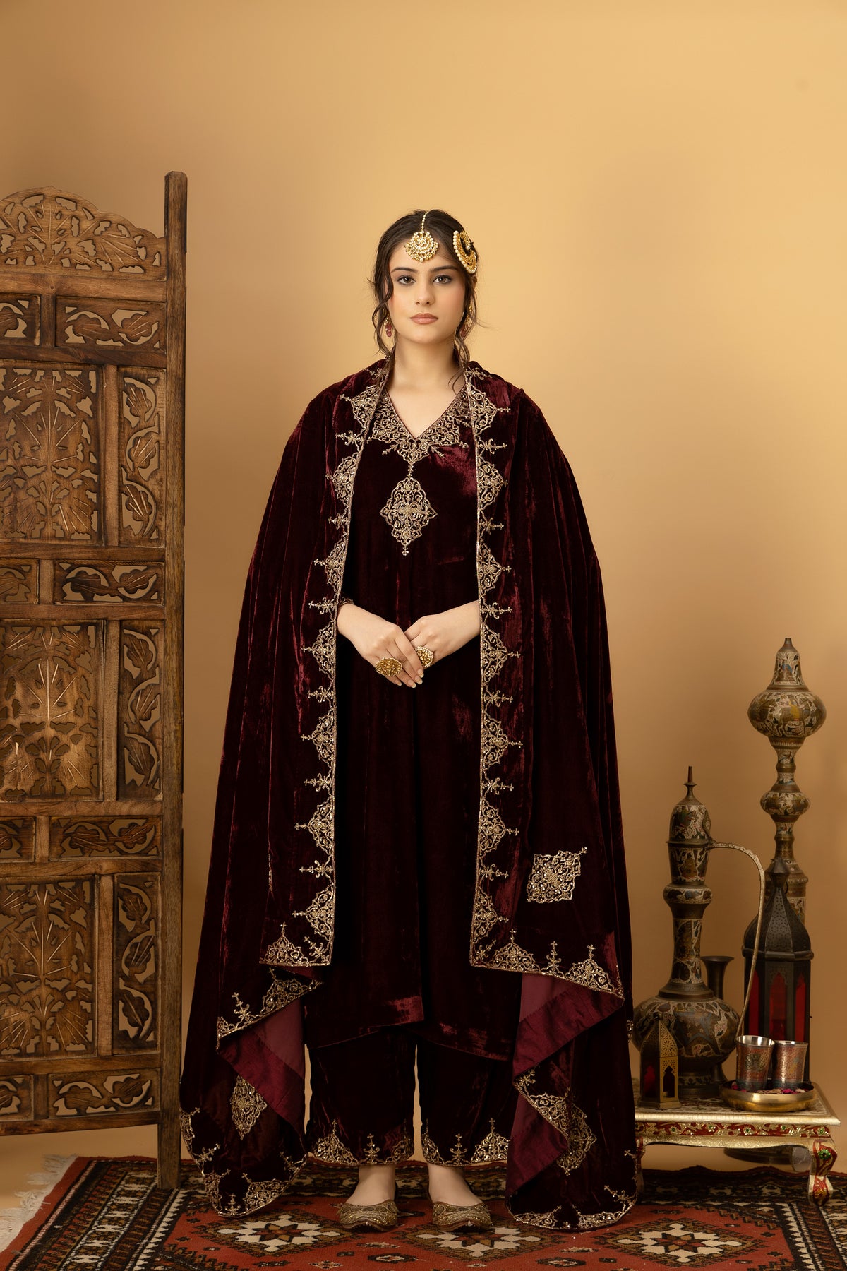 Zar-e-Makhmal Maroon Kurta Pant Set with Shawl