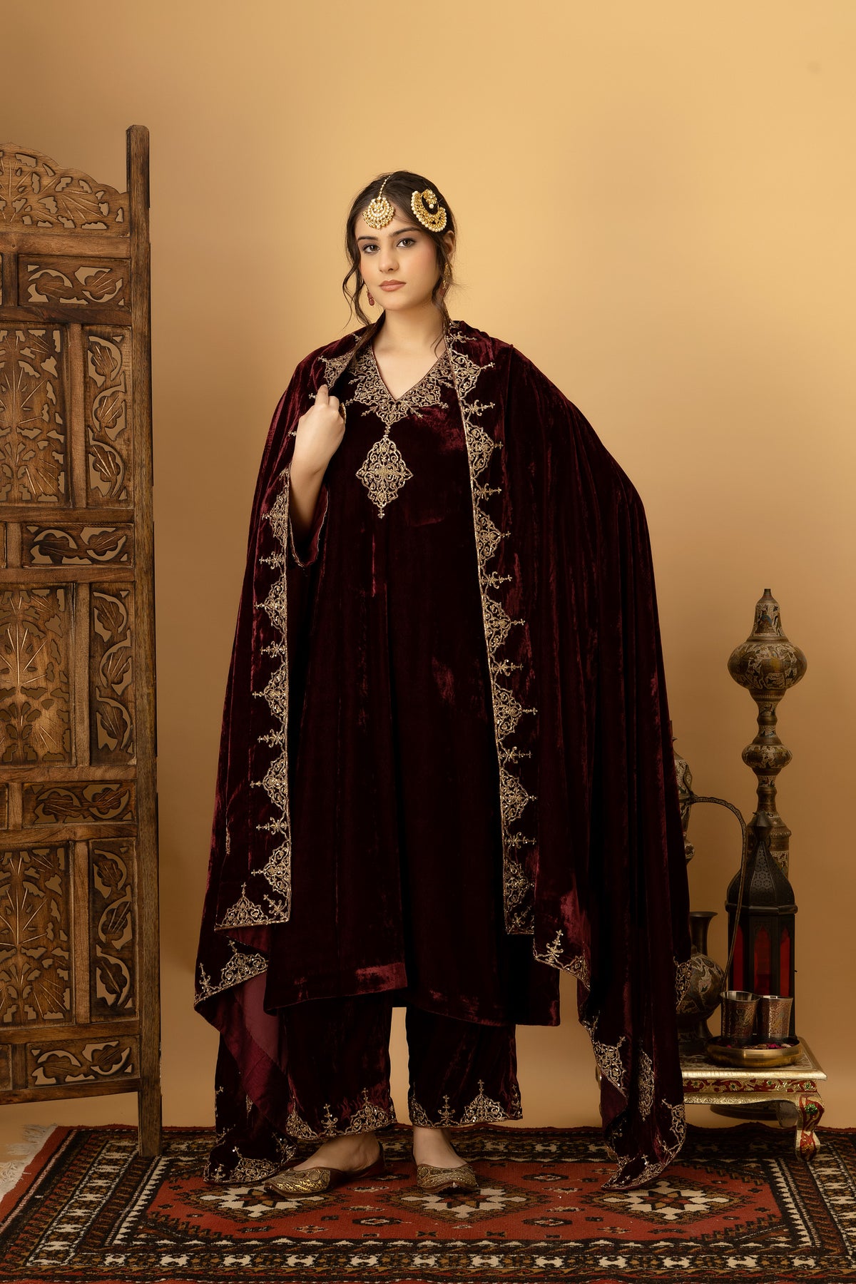 Zar-e-Makhmal Maroon Kurta Pant Set with Shawl
