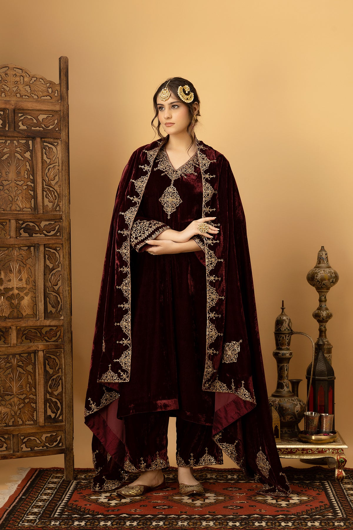 Zar-e-Makhmal Maroon Kurta Pant Set with Shawl