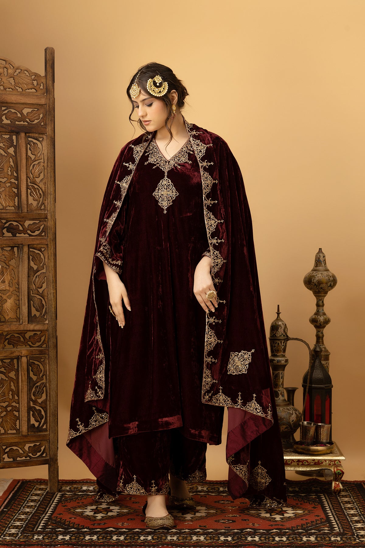 Zar-e-Makhmal Maroon Kurta Pant Set with Shawl