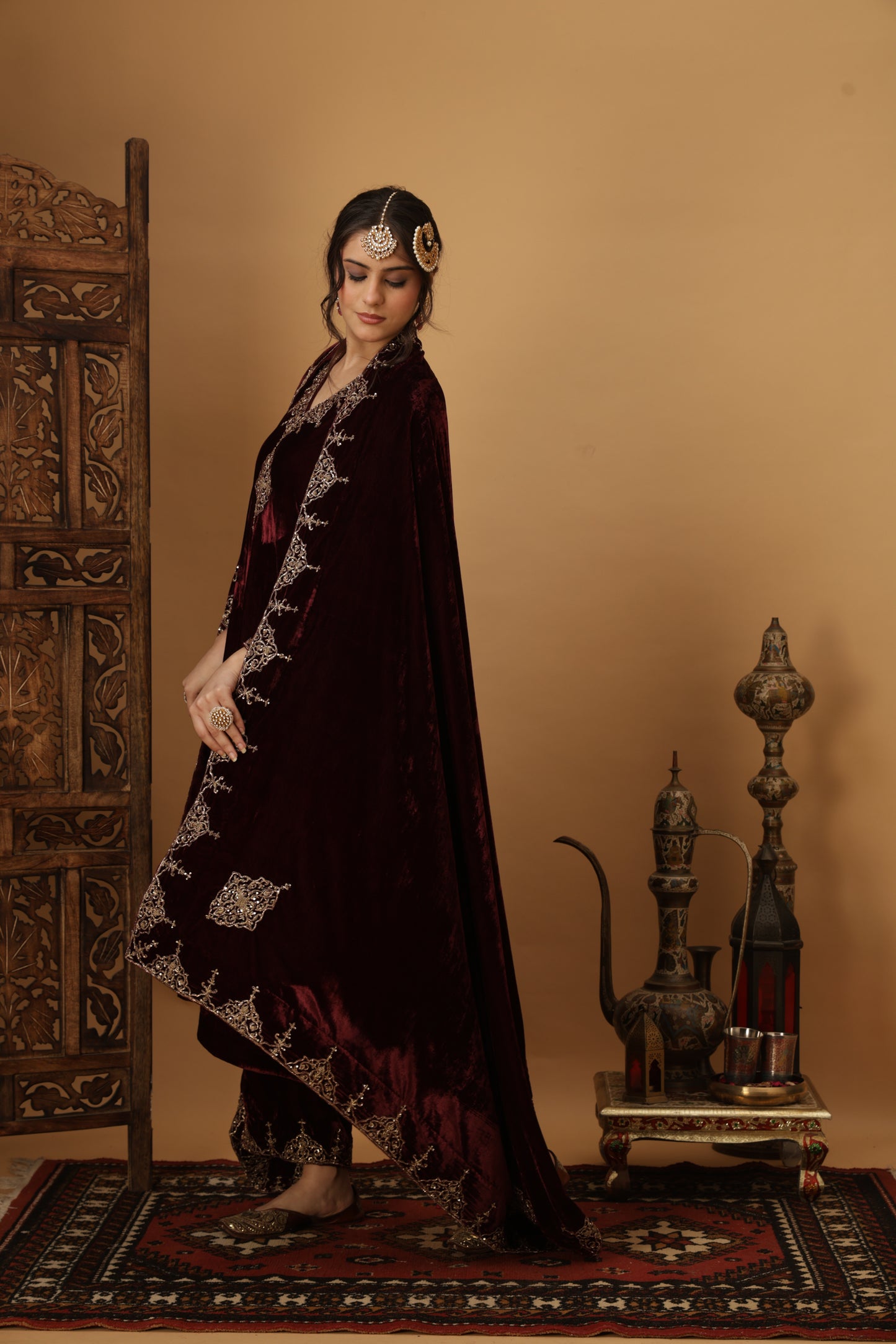 Zar-e-Makhmal Maroon Shawl