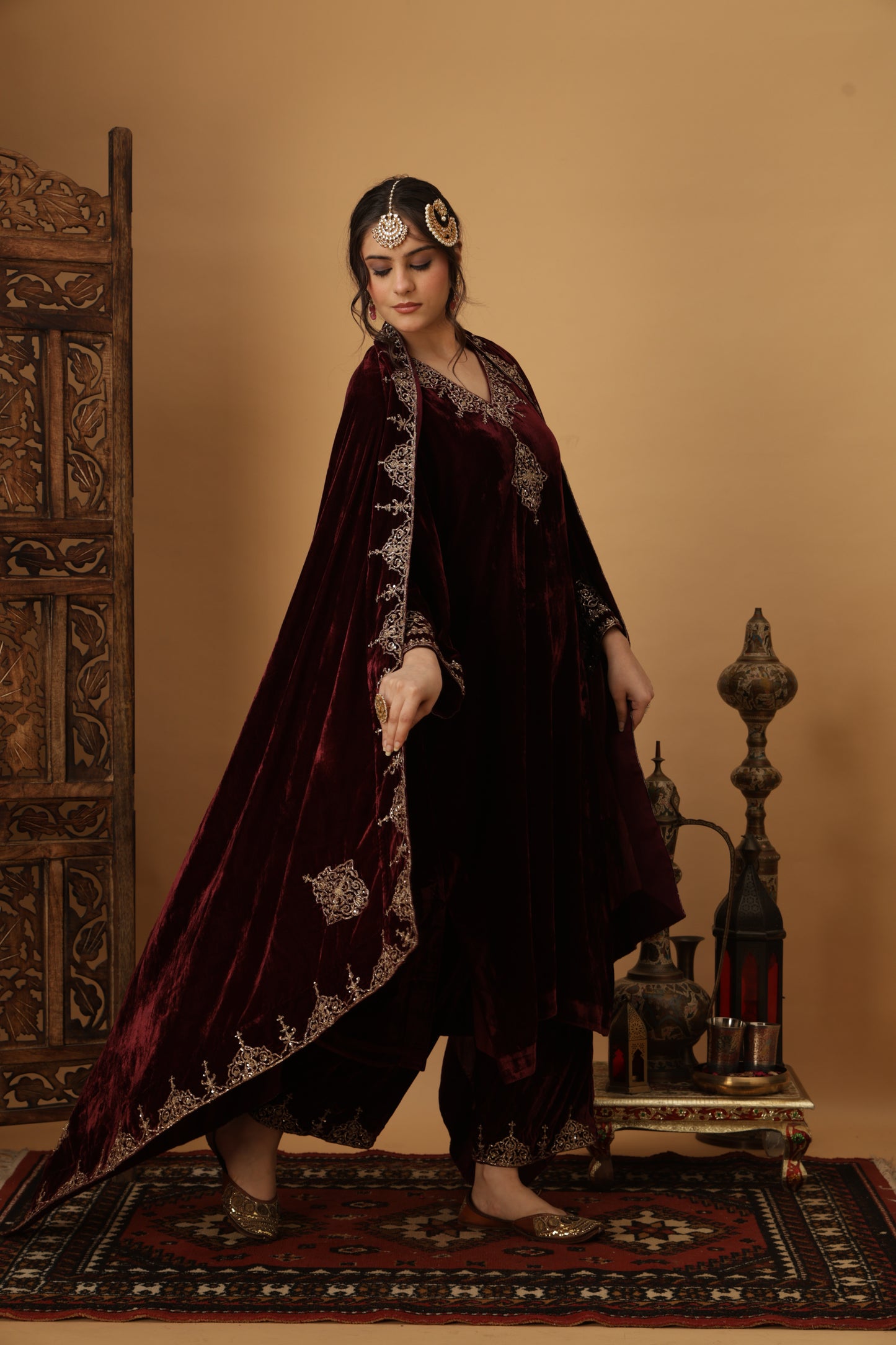 Zar-e-Makhmal Maroon Shawl