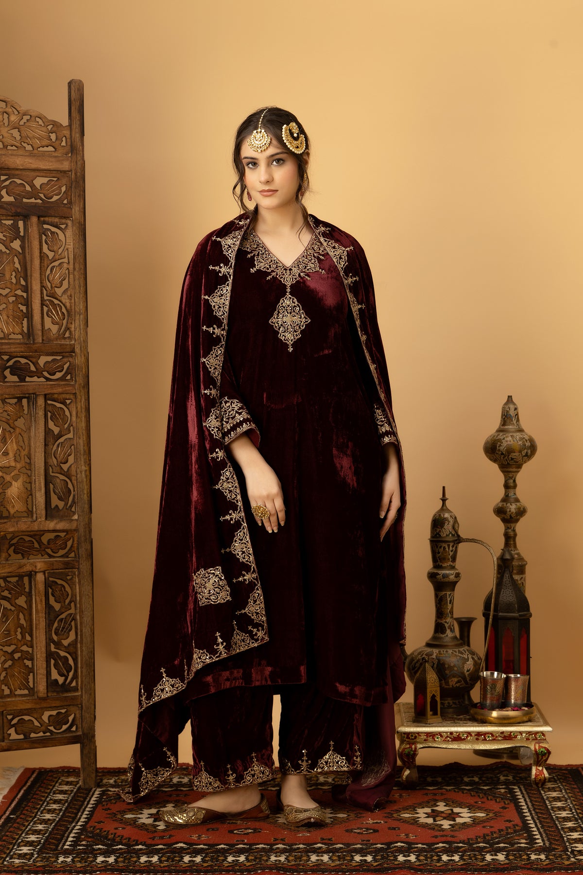Zar-e-Makhmal Maroon Kurta Pant Set with Shawl