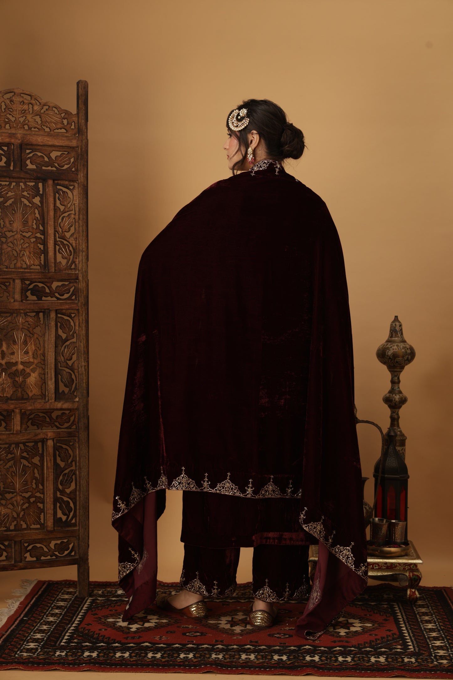 Zar-e-Makhmal Maroon Shawl