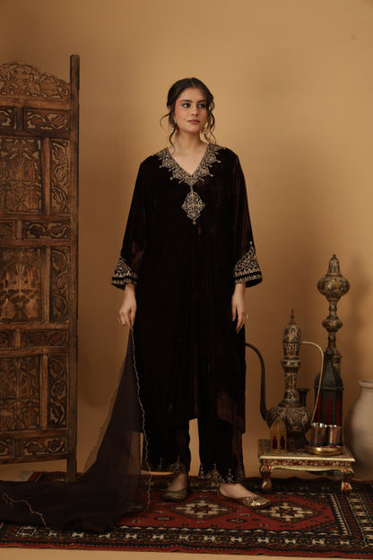 Zar-e-Makhmal Brown V-Neck Kurta Set
