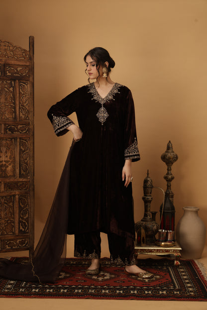 Zar-e-Makhmal Brown V-Neck Kurta Set