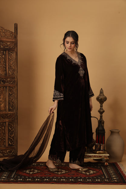 Zar-e-Makhmal Brown V-Neck Kurta Set