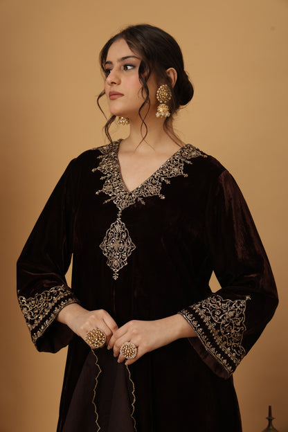 Zar-e-Makhmal Brown V-Neck Kurta Set