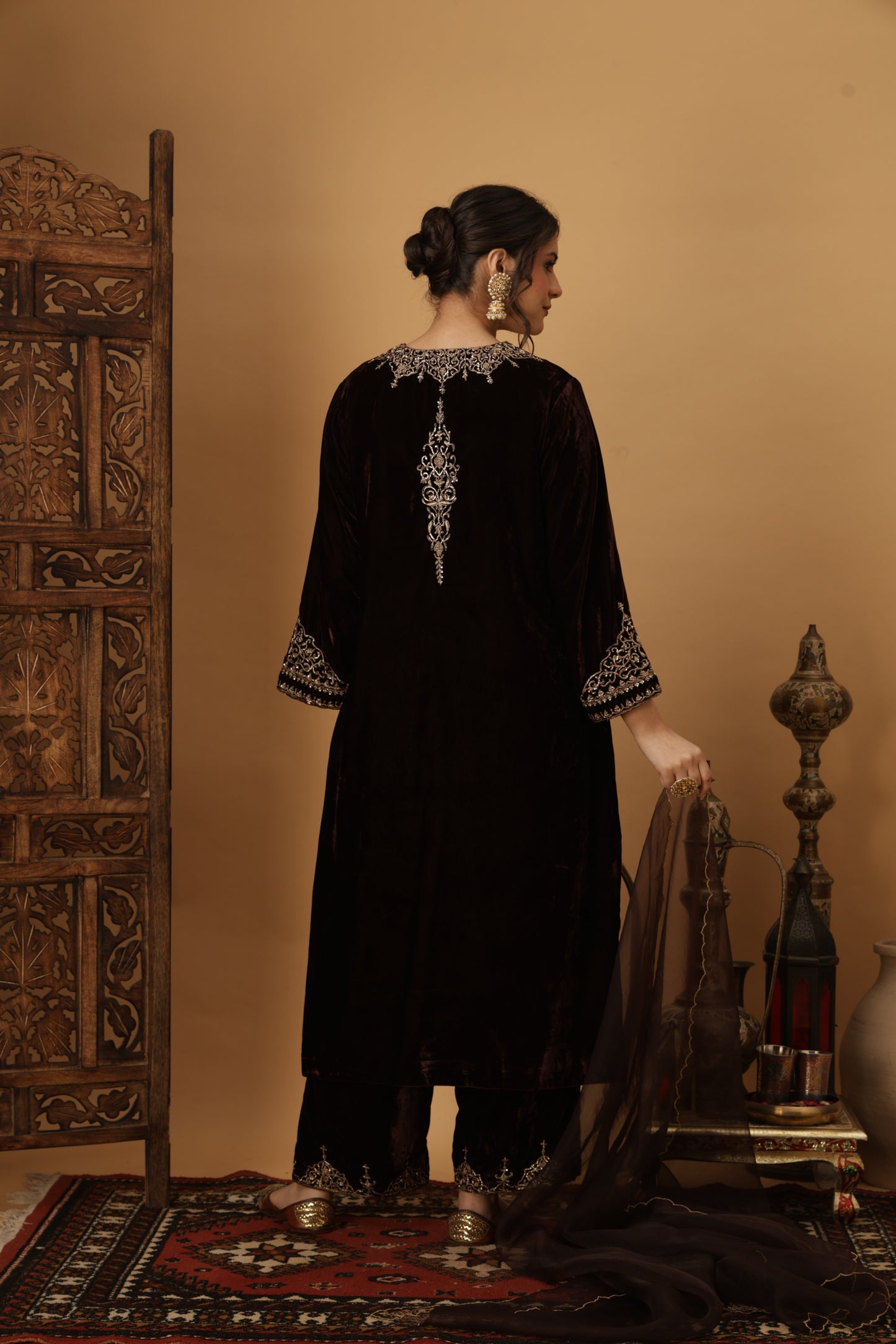 Zar-e-Makhmal Brown V-Neck Kurta Set