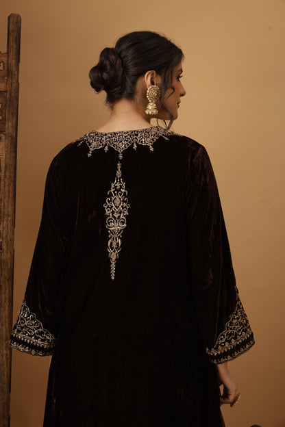 Zar-e-Makhmal Brown V-Neck Kurta Set