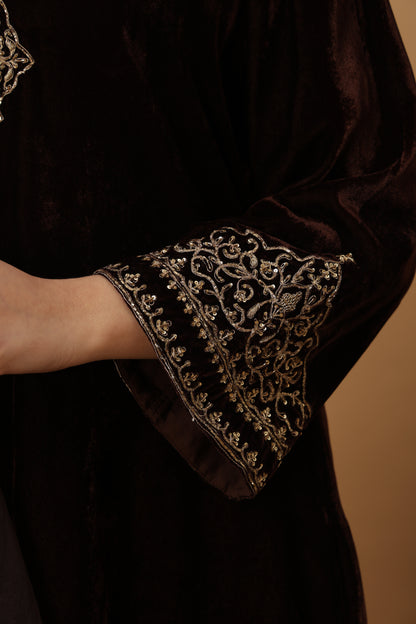 Zar-e-Makhmal Brown V-Neck Kurta Set