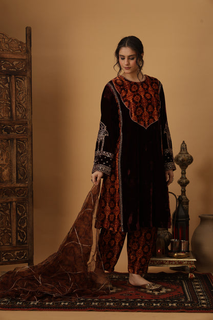 Zar-e-Makhmal Maroon Kali Kurta Set