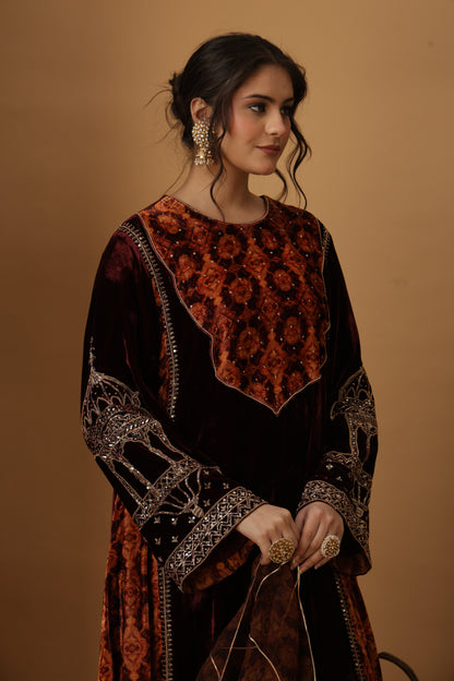 Zar-e-Makhmal Maroon Kali Kurta Set