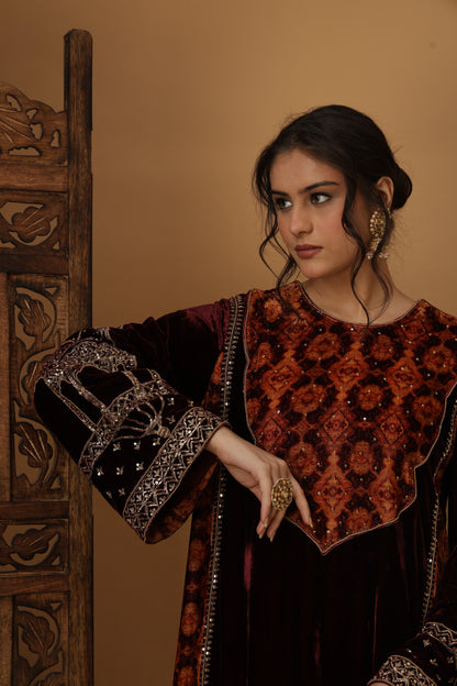 Zar-e-Makhmal Maroon Kali Kurta Set