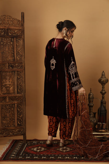 Zar-e-Makhmal Maroon Kali Kurta Set