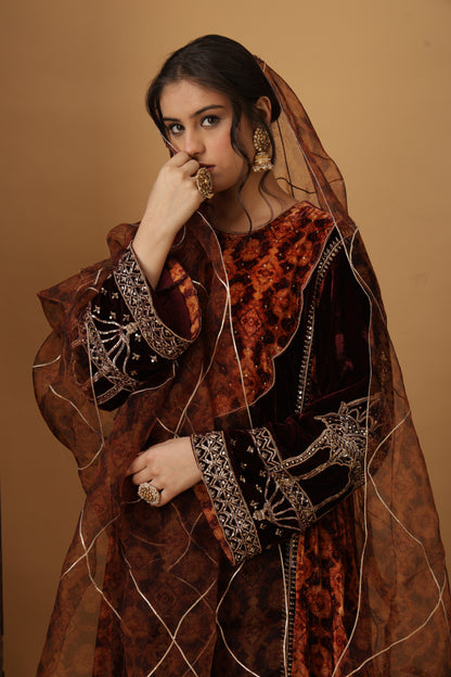 Zar-e-Makhmal Maroon Kali Kurta Set