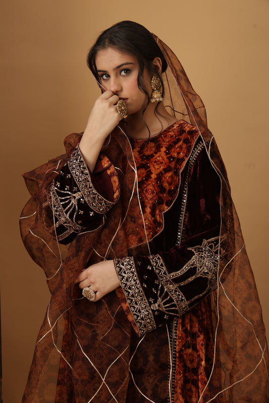 Zar-e-Makhmal Maroon Kali Kurta Set