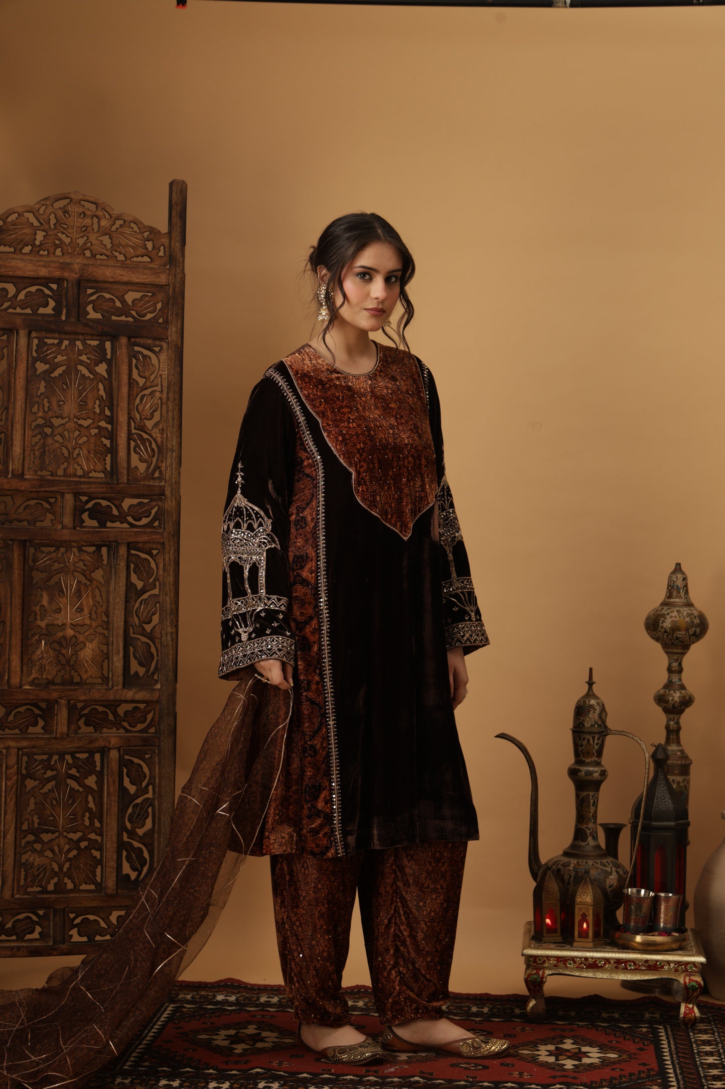 Zar-e-Makhmal Brown Kali Kurta Set