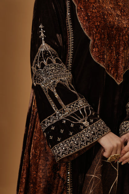 Zar-e-Makhmal Brown Kali Kurta Set