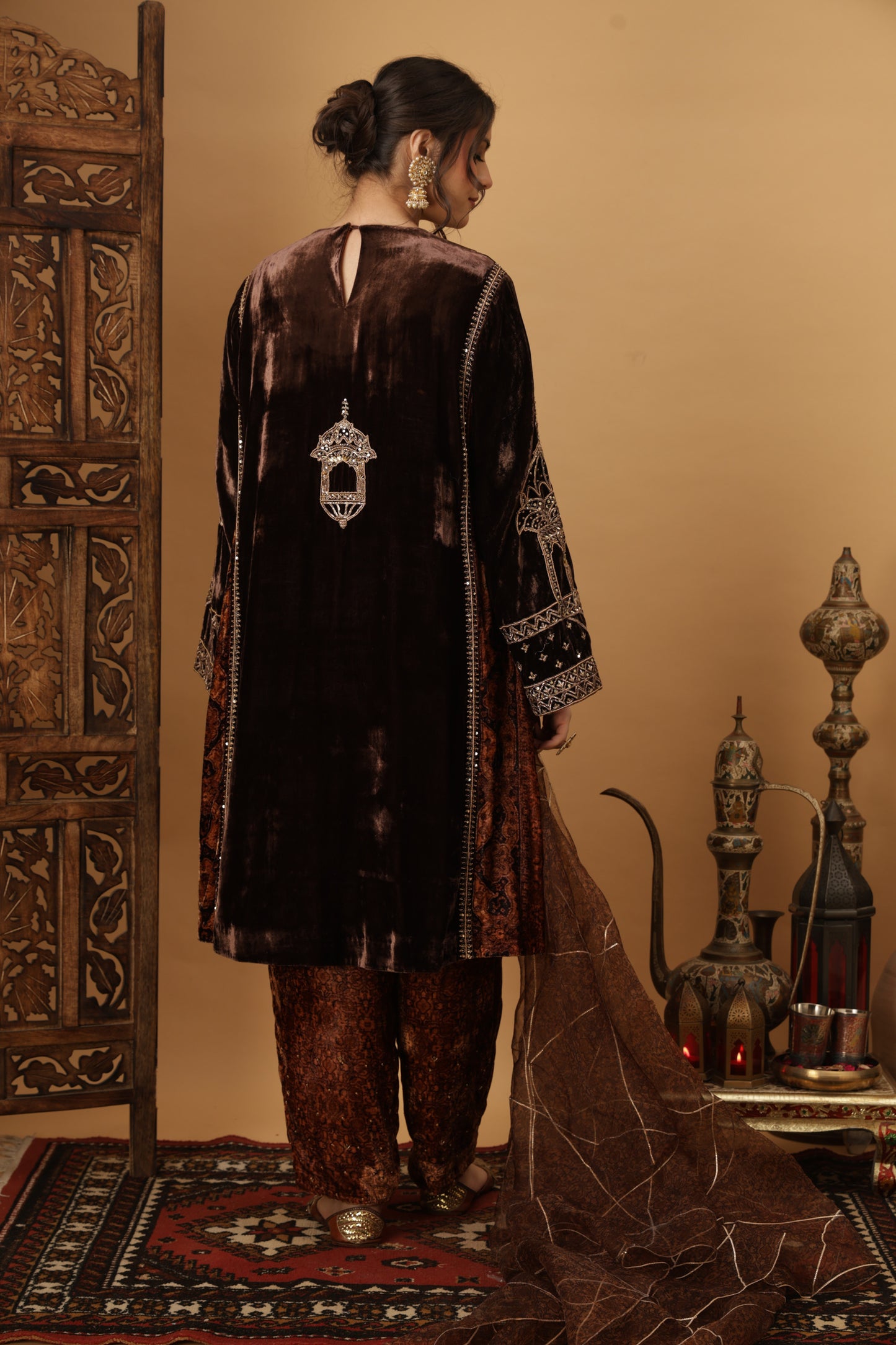 Zar-e-Makhmal Brown Kali Kurta Set