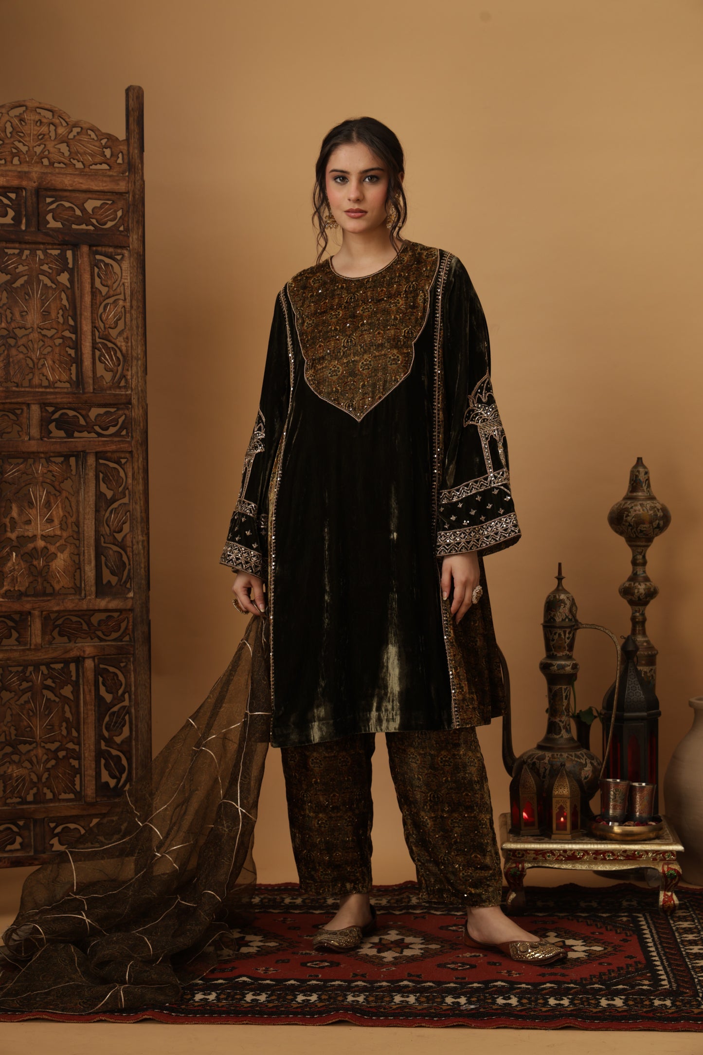 Zar-e-Makhmal Green Kali Kurta Set