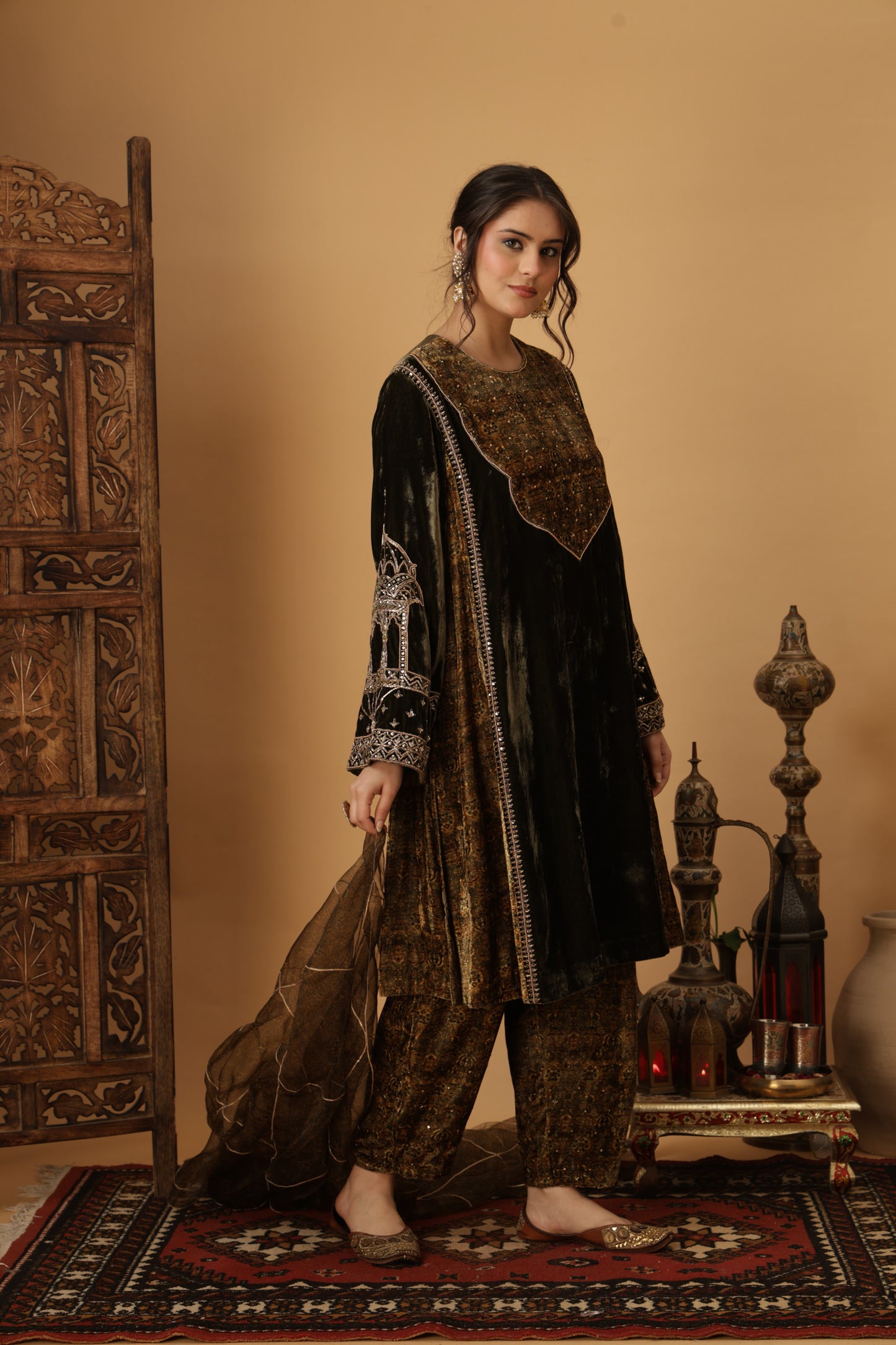 Zar-e-Makhmal Green Kali Kurta Set