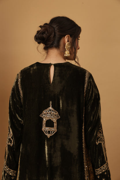 Zar-e-Makhmal Green Kali Kurta Set
