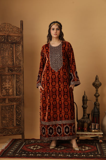 Zar-e-Makhmal Maroon Long Kaftan