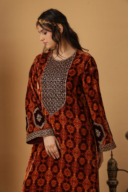 Zar-e-Makhmal Maroon Long Kaftan