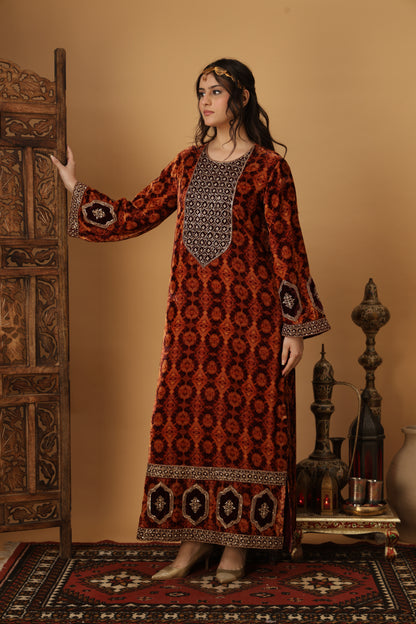 Zar-e-Makhmal Maroon Long Kaftan