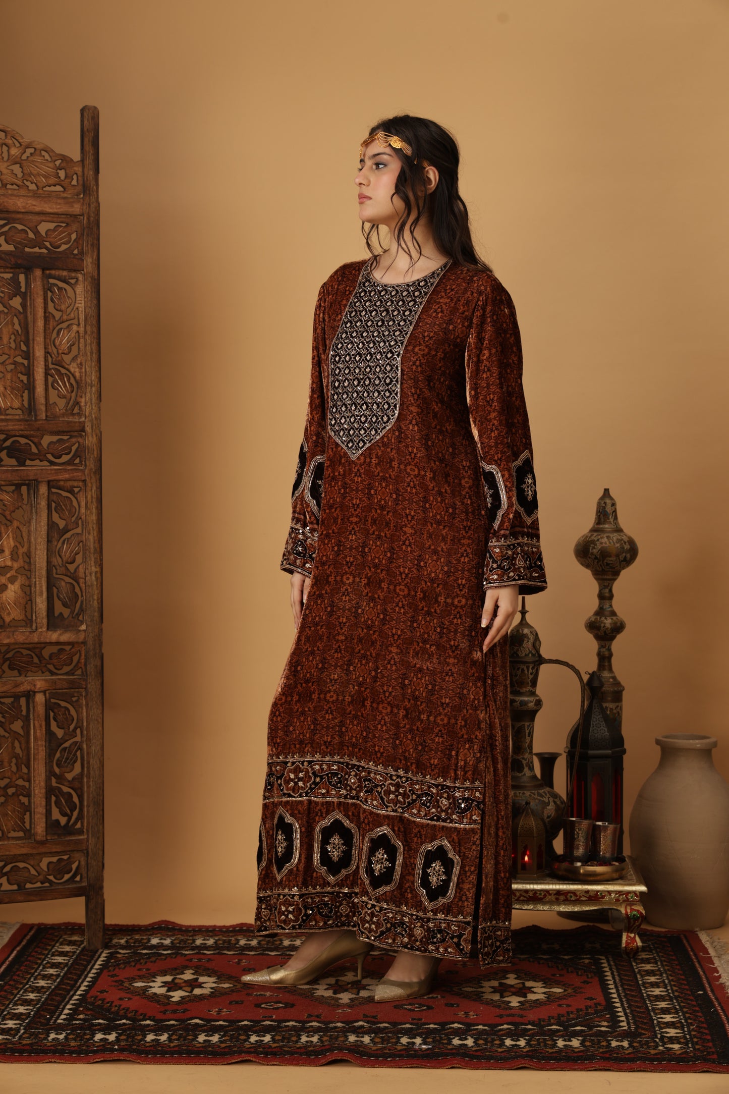 Zar-e-Makhmal Brown Long Kaftan