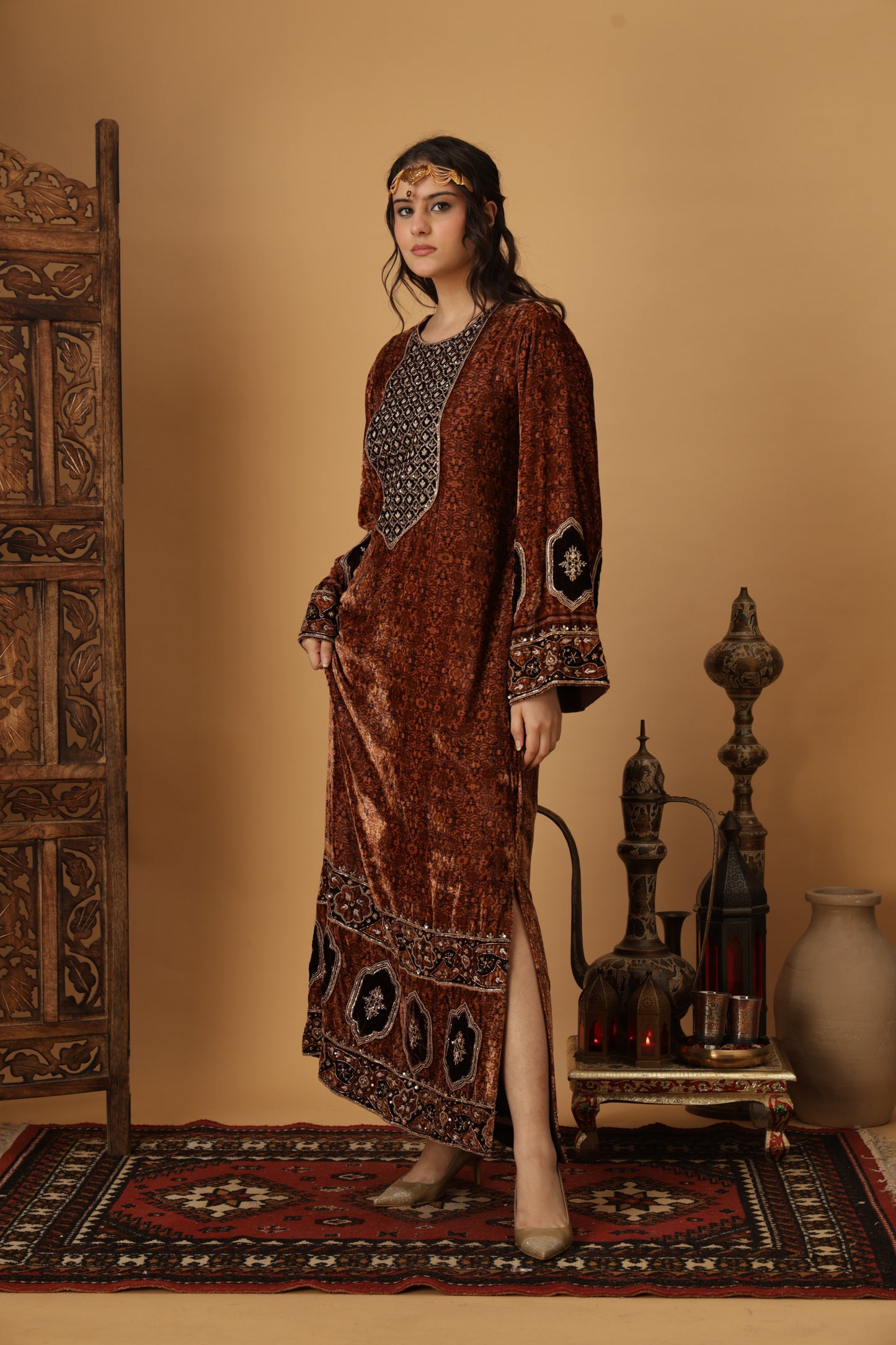 Zar-e-Makhmal Brown Long Kaftan