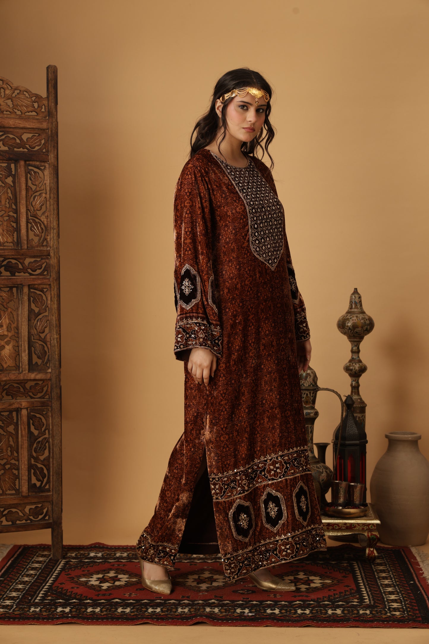 Zar-e-Makhmal Brown Long Kaftan