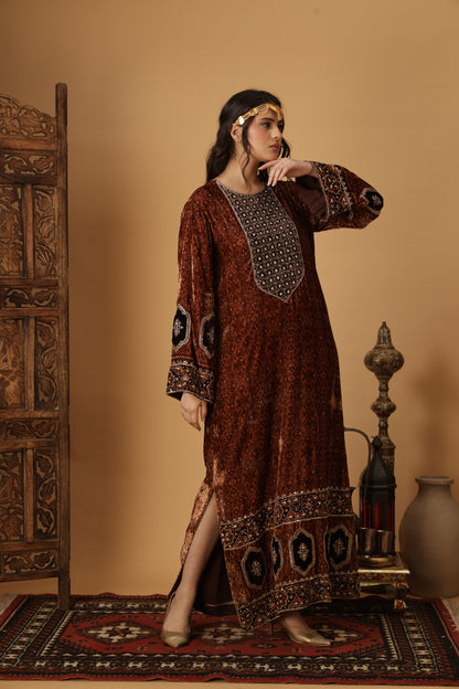 Zar-e-Makhmal Brown Long Kaftan