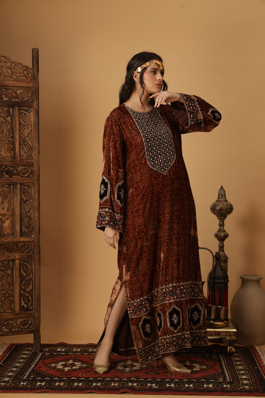 Zar-e-Makhmal Brown Long Kaftan