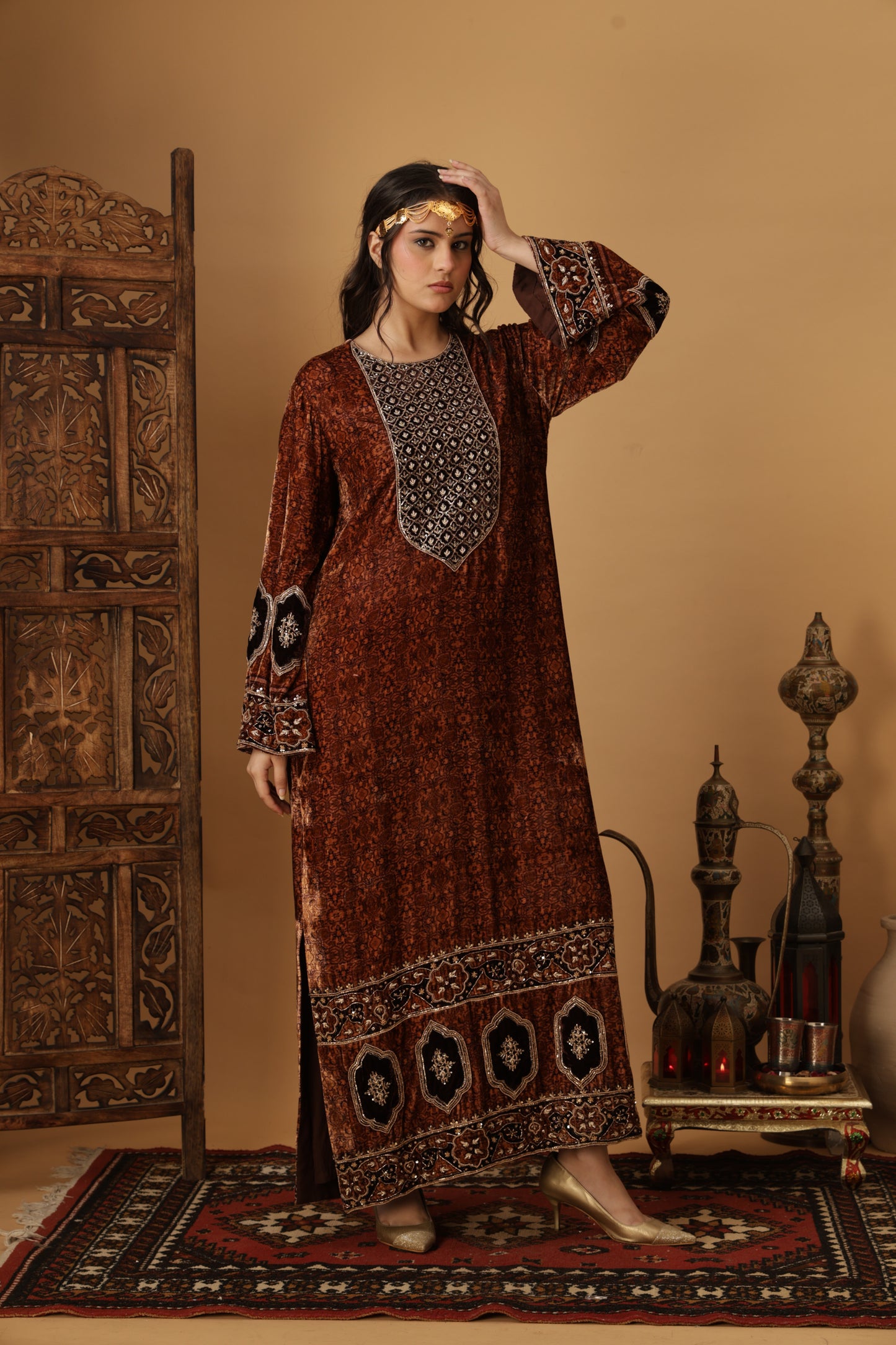Zar-e-Makhmal Brown Long Kaftan